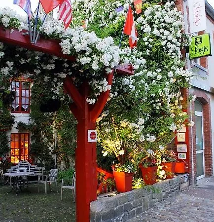 Logis Les Fuchsias 호텔 3*