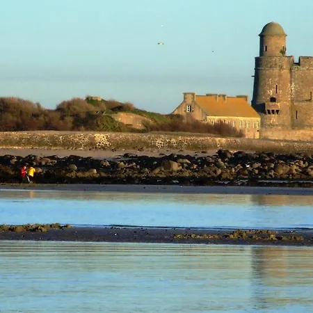 Logis Les Fuchsias 생 바스트 라 우게