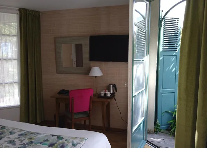 Hotel Logis Les Fuchsias Saint-Vaast-la-Hougue