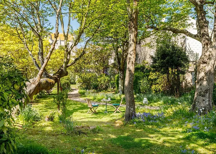 Logis Les Fuchsias Hotel Saint-Vaast-la-Hougue