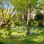 Logis Les Fuchsias Hotel Saint-Vaast-la-Hougue
