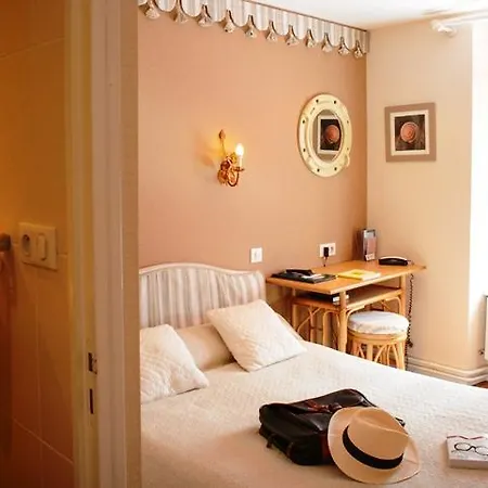 Hotel Logis Les Fuchsias 3*