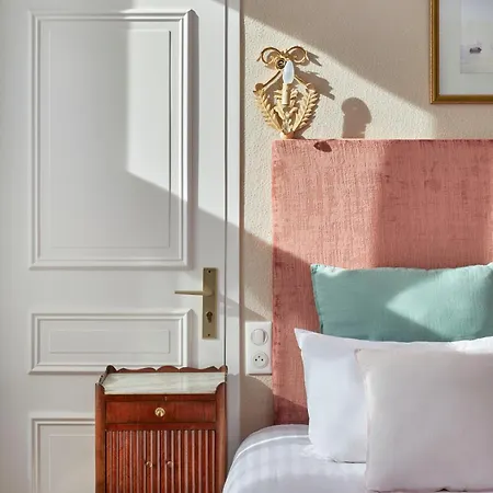 Logis Les Fuchsias Hotel 3*