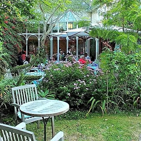 Logis Les Fuchsias Hotell
