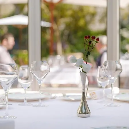 Hotel Logis Les Fuchsias 3*