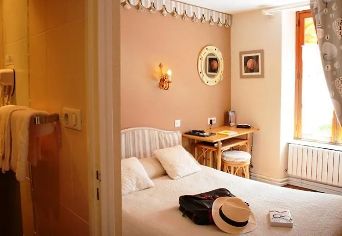 Hotel Logis Les Fuchsias 3*