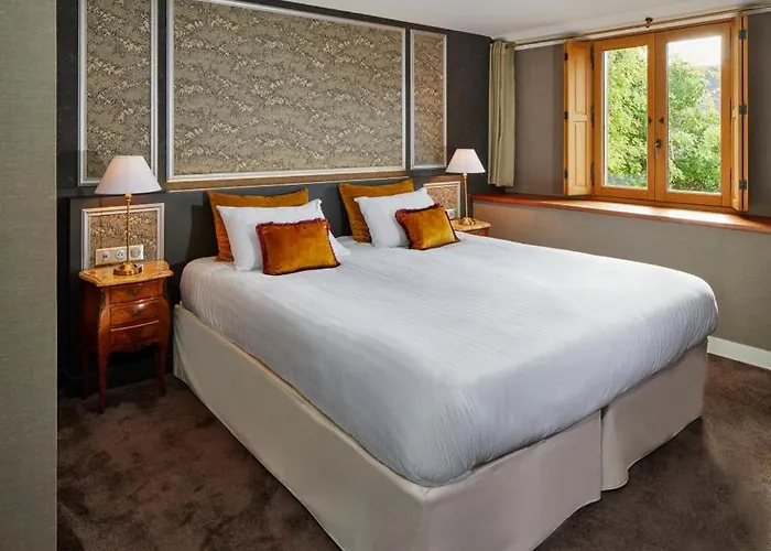 Logis Les Fuchsias Hotel 3*