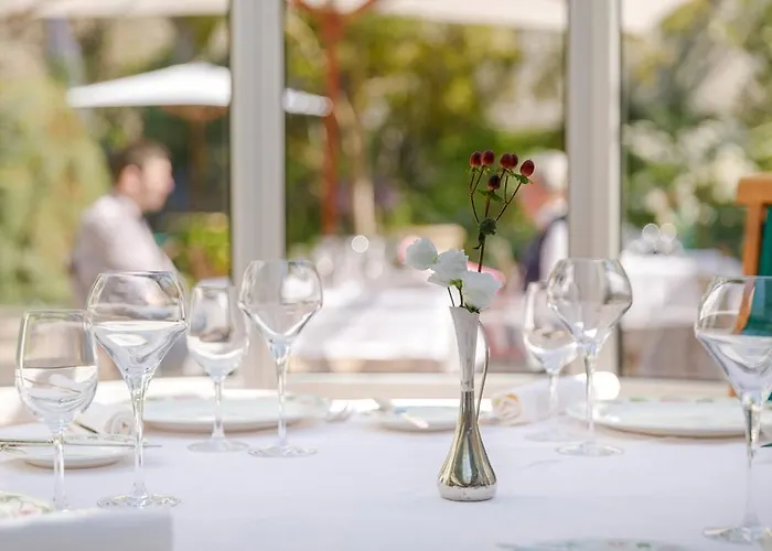 Hotel Logis Les Fuchsias 3*